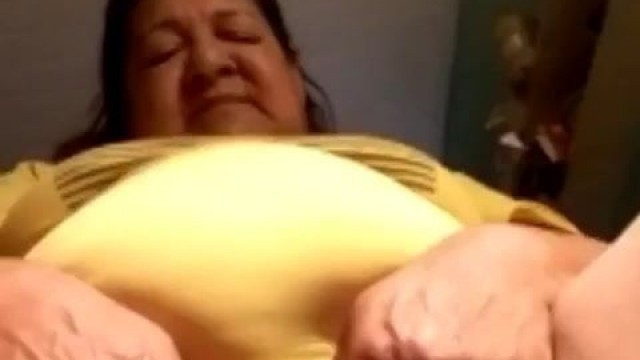 Brazilian Granny open pussy