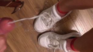 Quick fuck and cum on her sneakers - YummyCouple